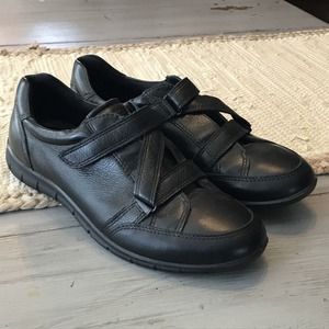 ECCO Oxford Sneaker Shoes Black Leather Hook And Loop Bicycle Toe Sz EU 39 8 8.5
